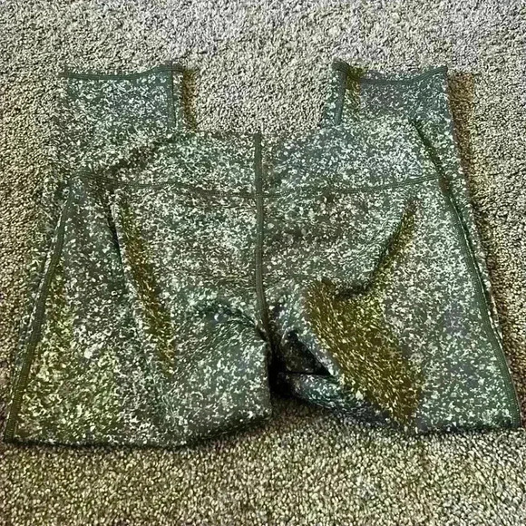 Hylete Women’s Speckled green capris - Picture 3 of 3